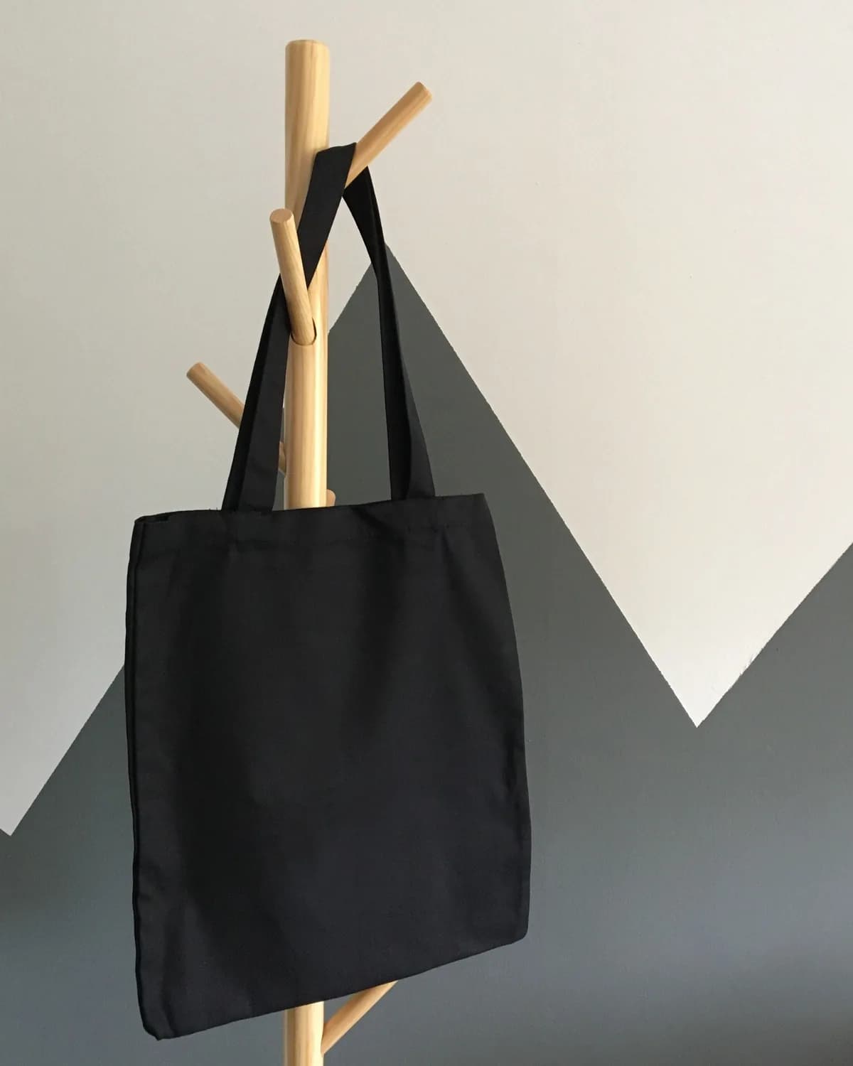 NIGHT COURIER TOTE — washed black, detail